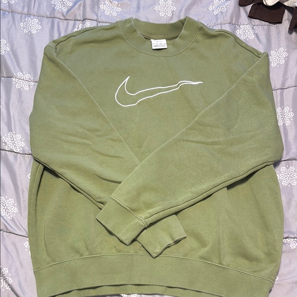 Nike Green Sweatshirt with Classic Crewneck